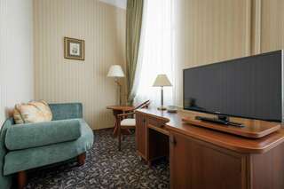 Гостиница Селигер Палас Осташков Трехместный номер «Комфорт»-4